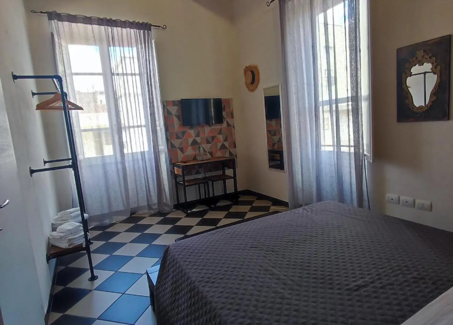 Mani Rooms Cagliari Italy