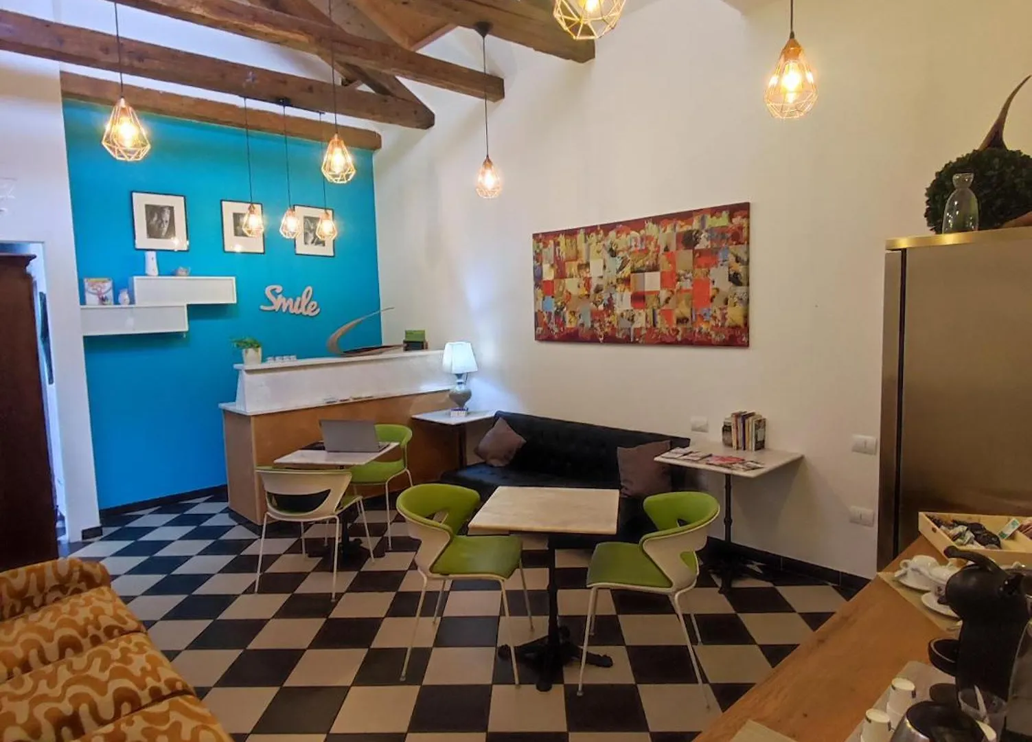 Mani Rooms Cagliari 2*,
