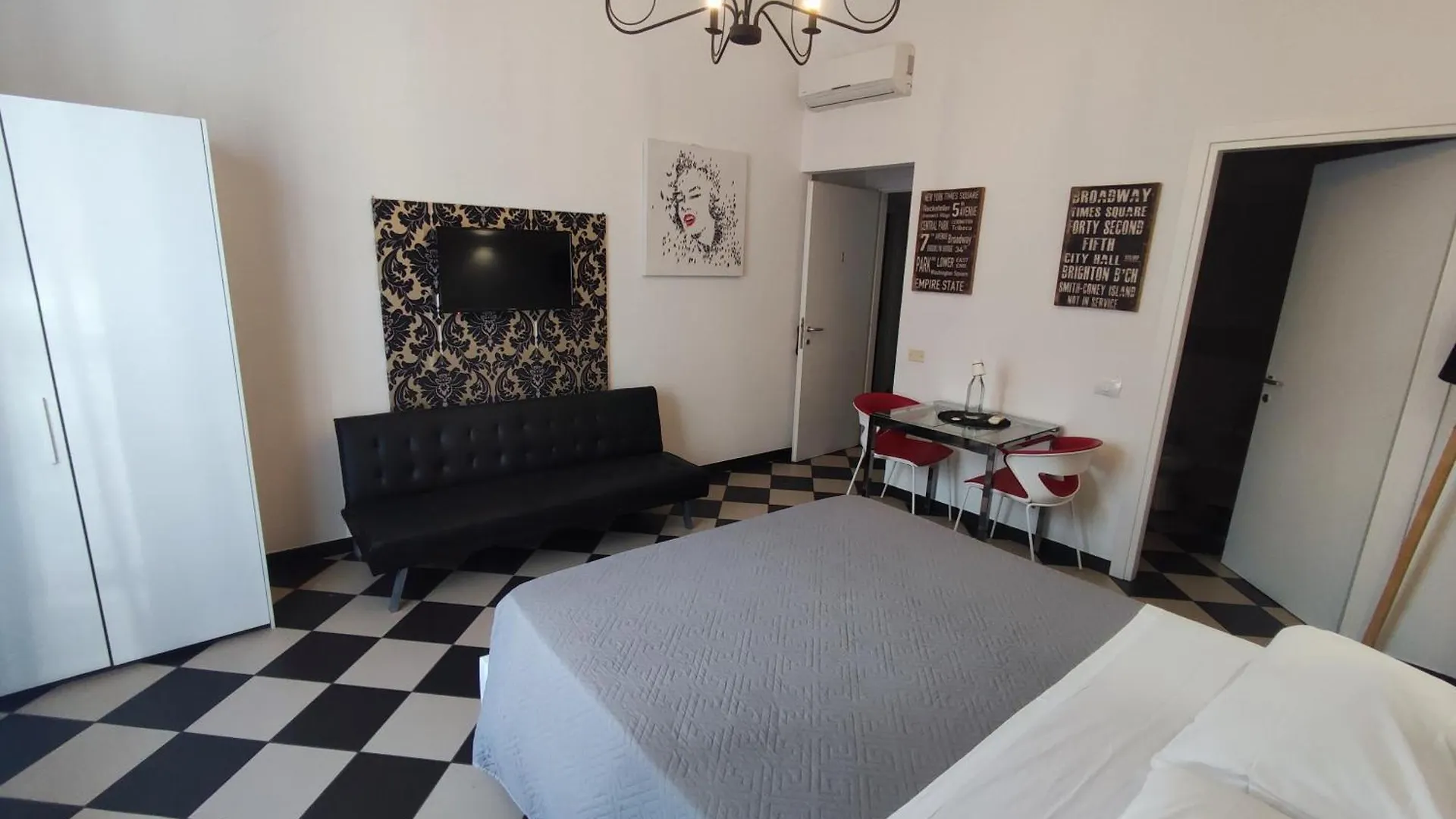 Mani Rooms Cagliari 2*,  Italy